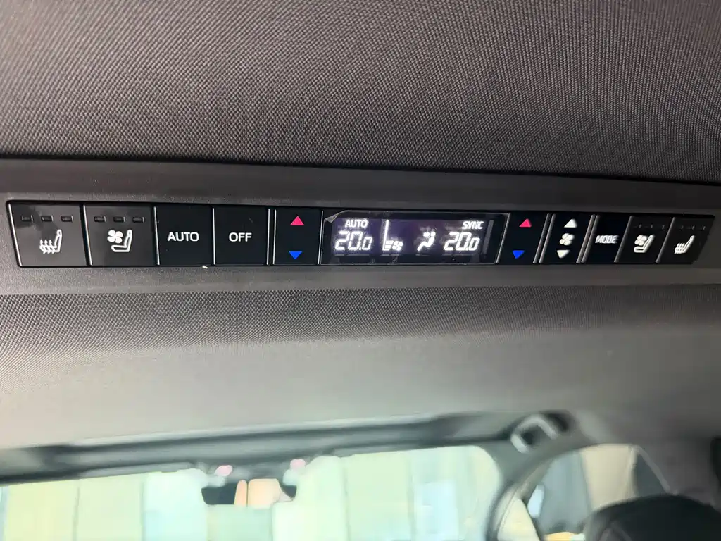 Toyota Sienna — фото 8