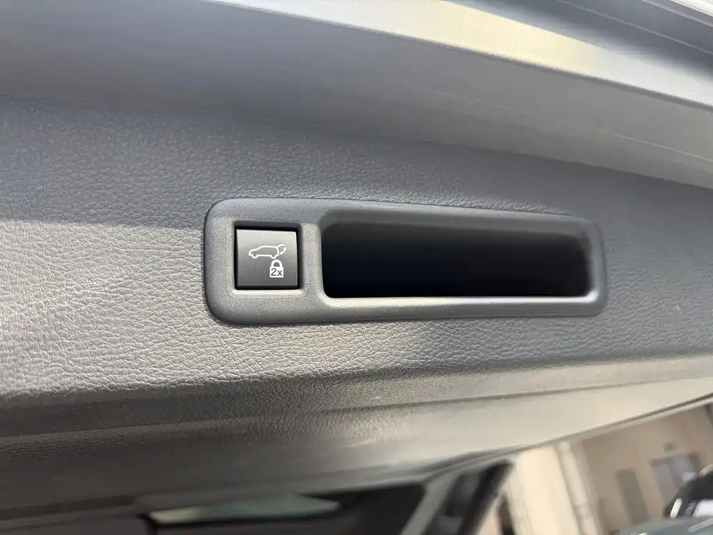 Toyota Sienna — фото 9