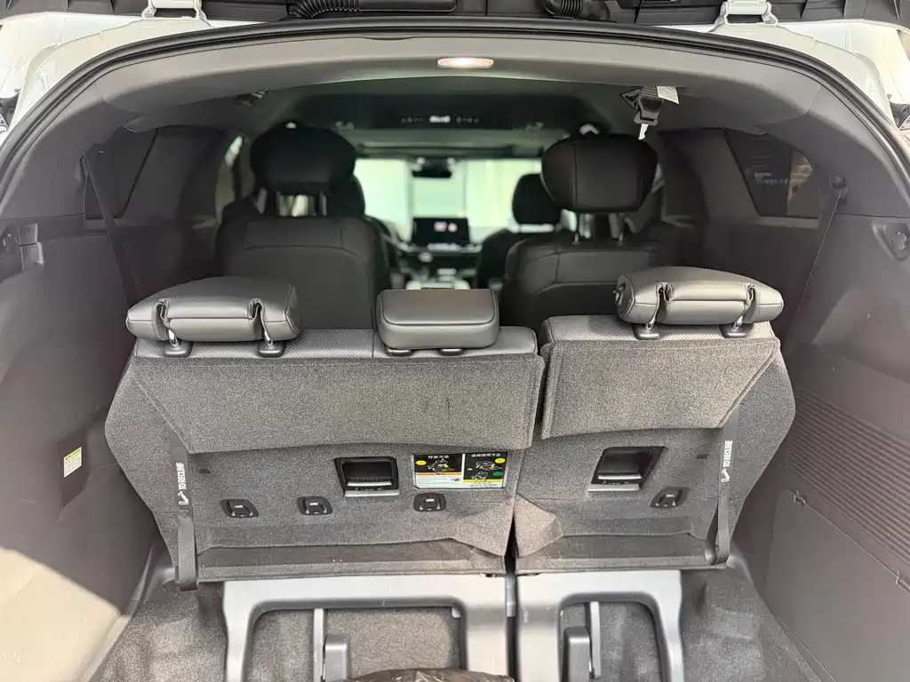 Toyota Sienna — фото 10