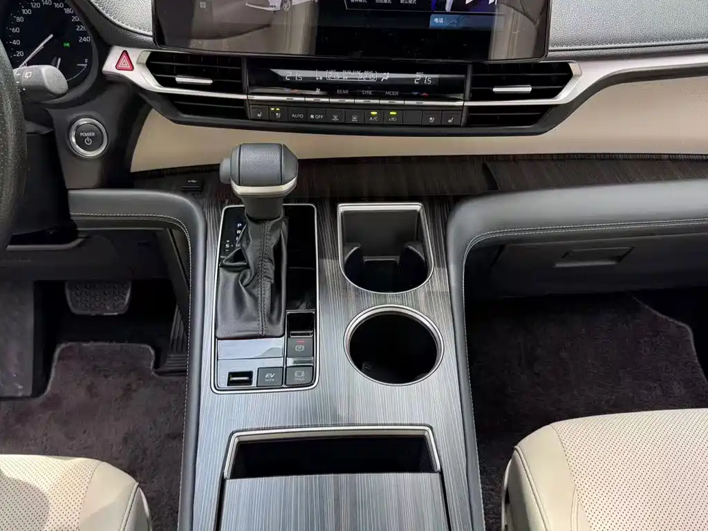 Toyota Sienna — фото 14
