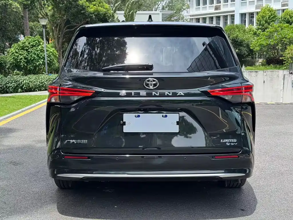 Toyota Sienna — фото 15