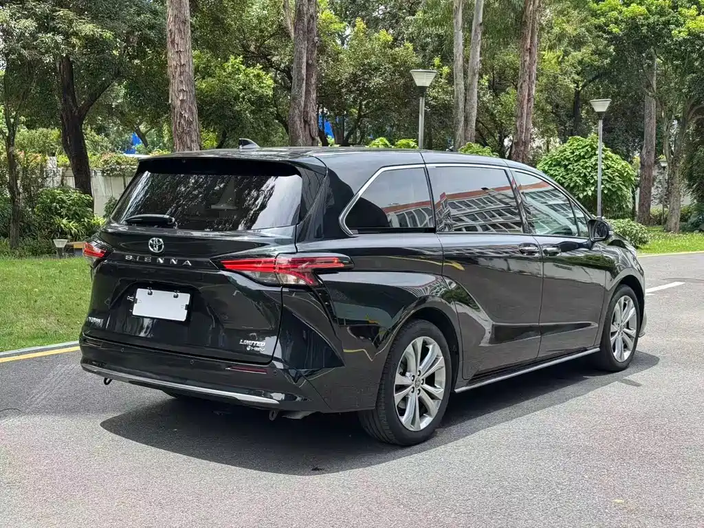 Toyota Sienna — фото 17
