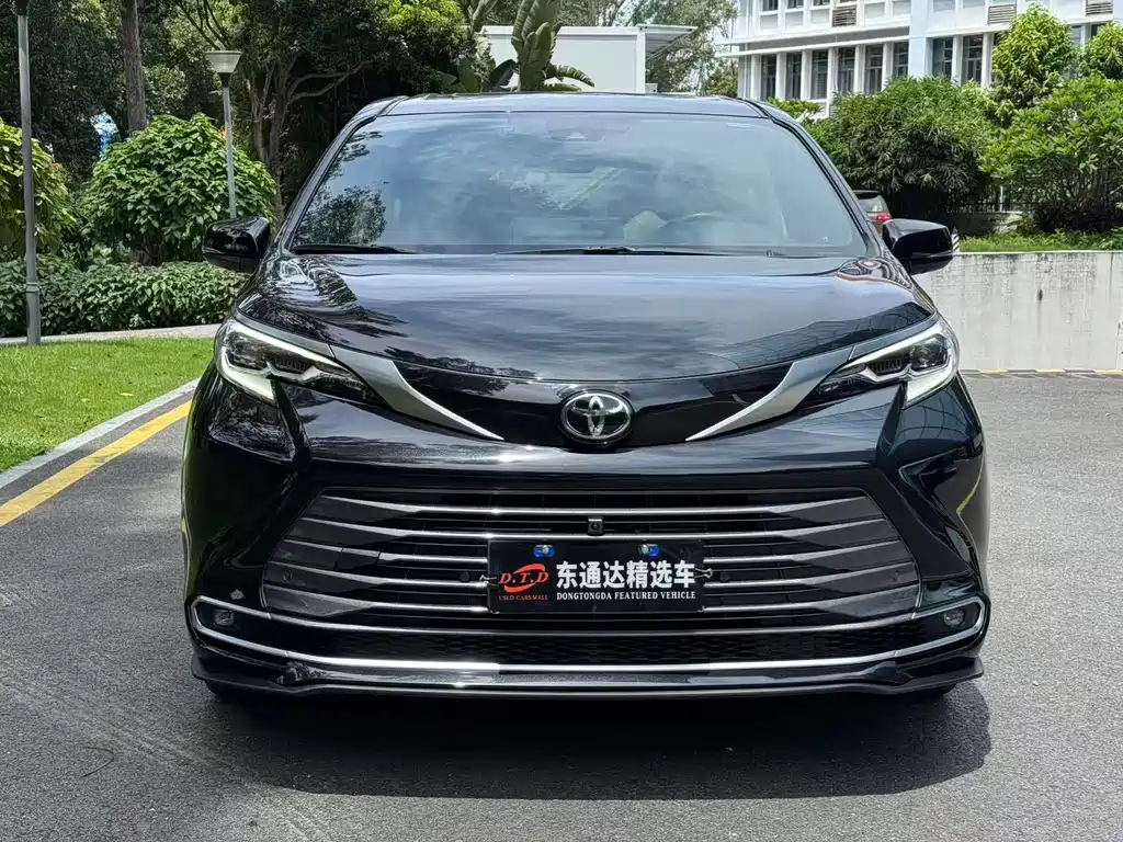 Toyota Sienna — фото 4