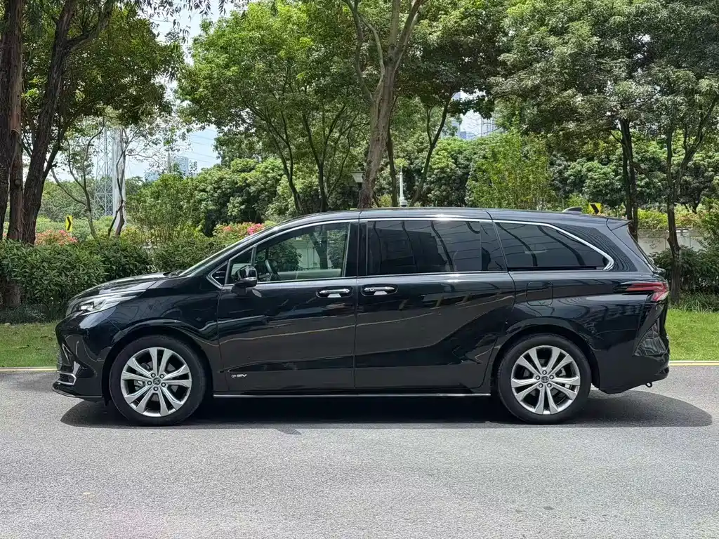 Toyota Sienna — фото 5