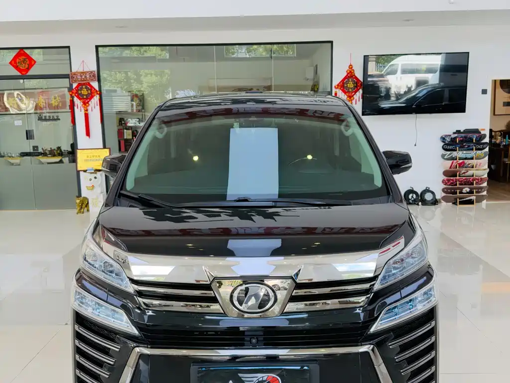 Toyota Vellfire — фото 2