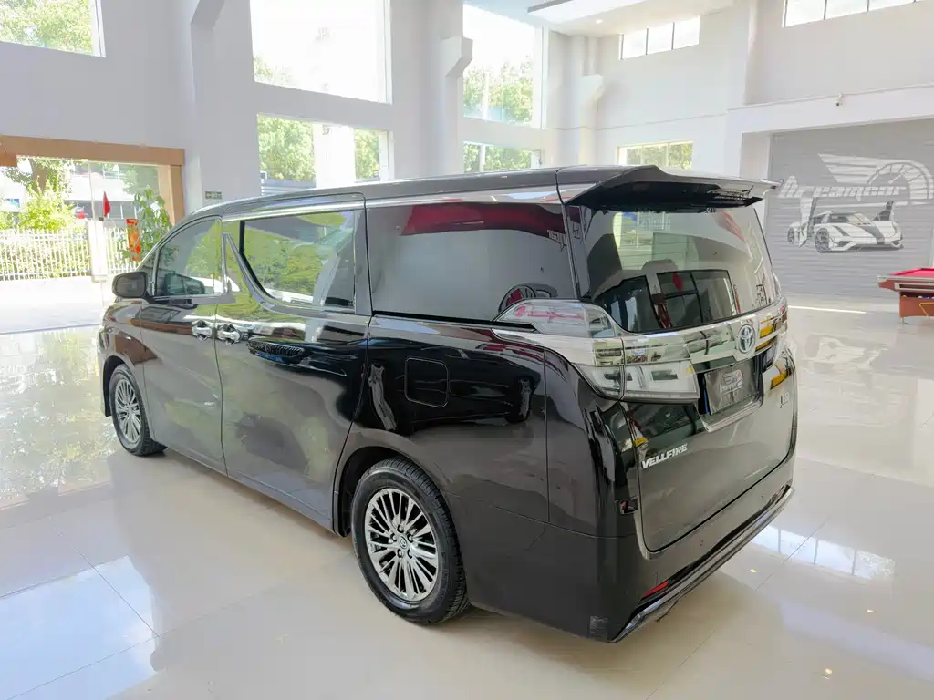 Toyota Vellfire — фото 4