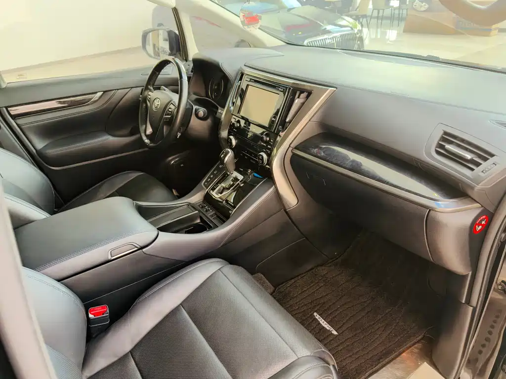 Toyota Vellfire — фото 7