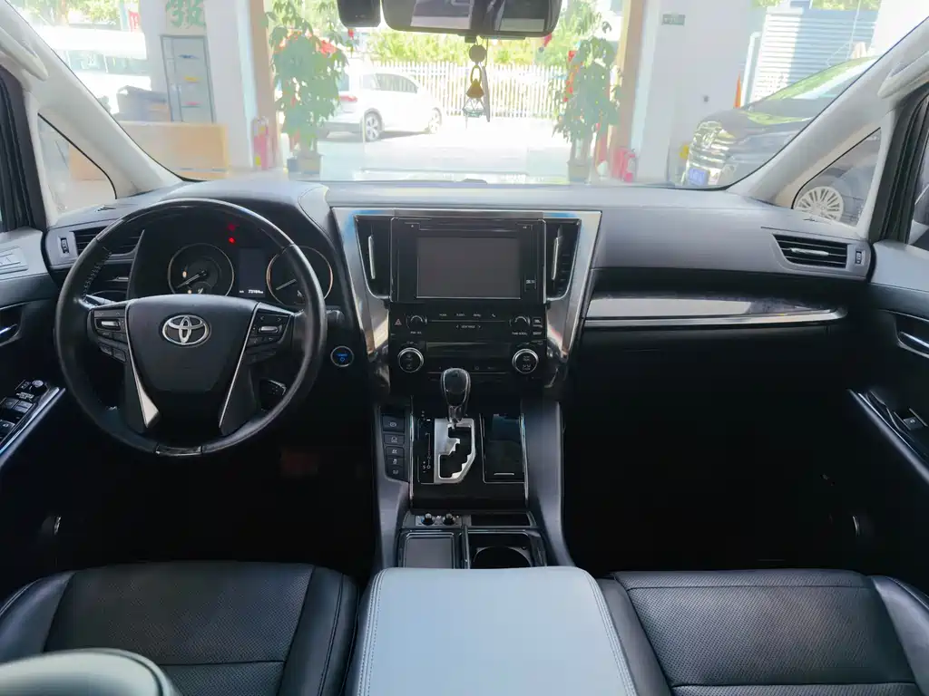 Toyota Vellfire — фото 9