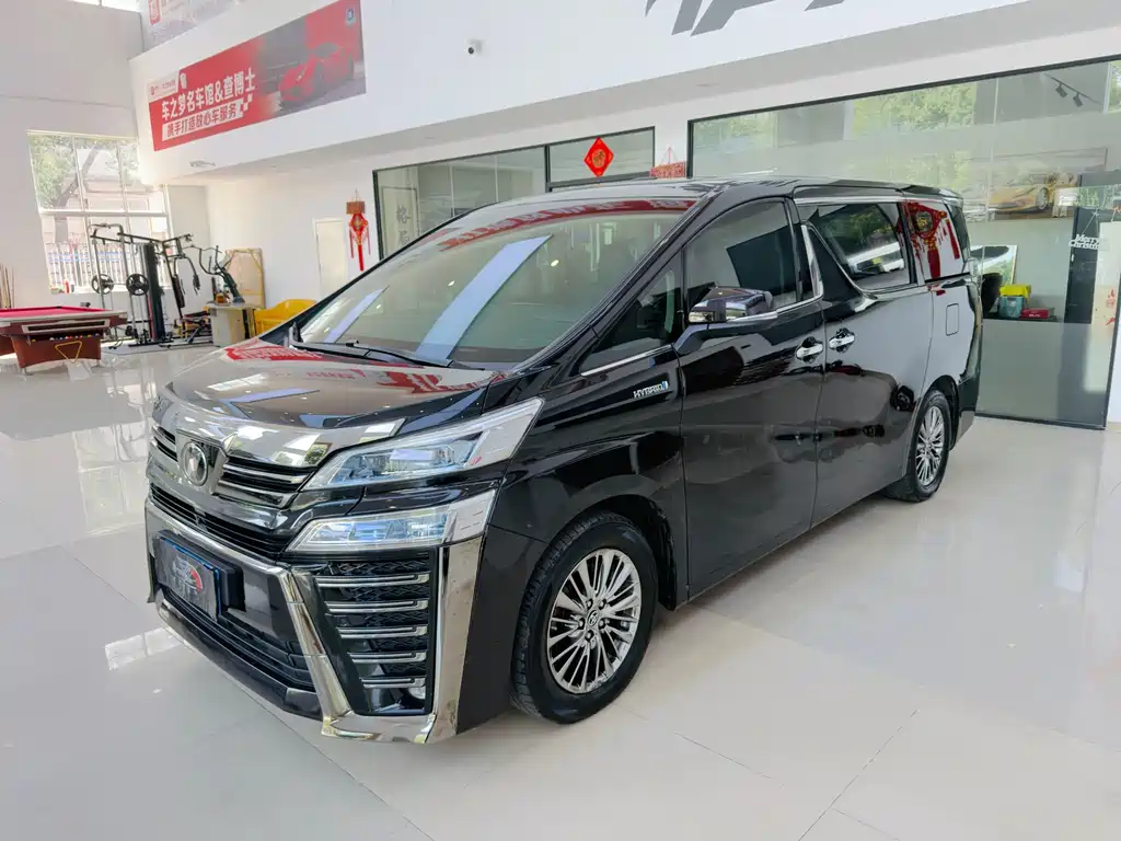 Toyota Vellfire — фото 1