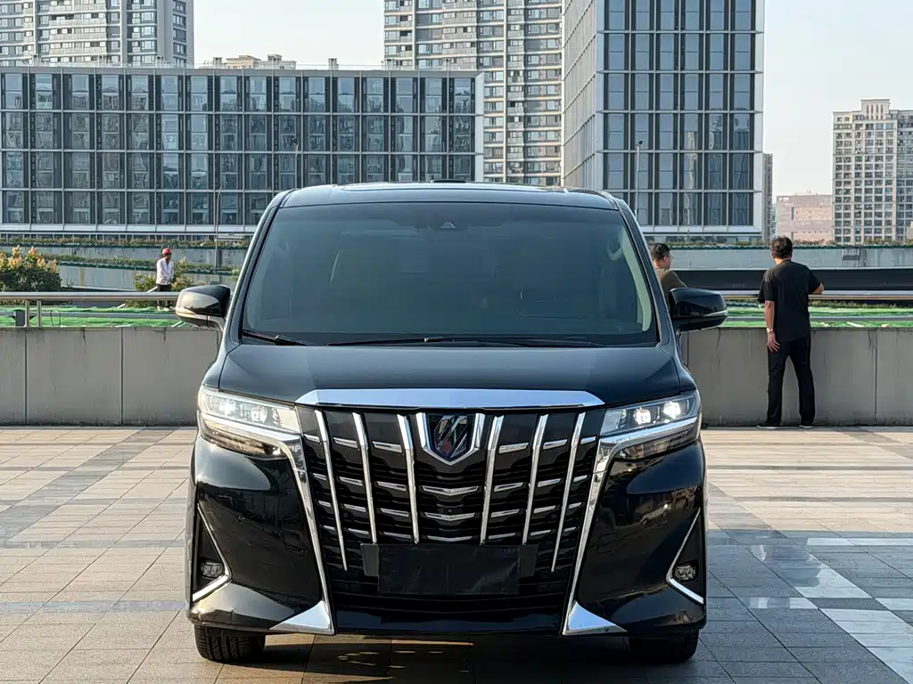 Toyota Alphard — фото 3