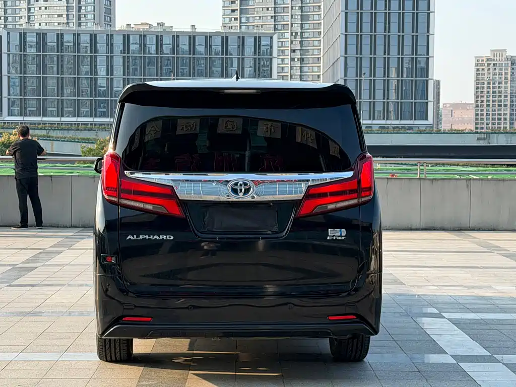 Toyota Alphard — фото 7