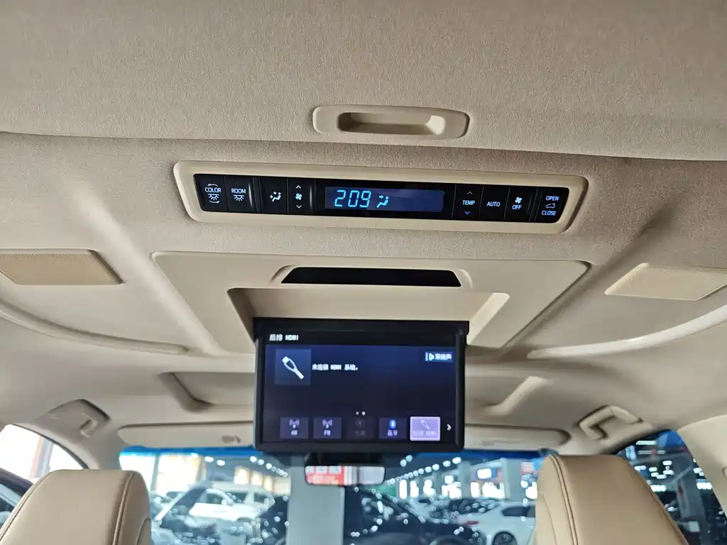 Toyota Vellfire — фото 13
