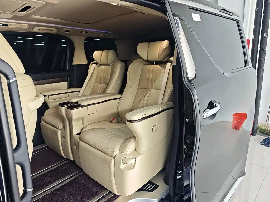Toyota Vellfire — фото 7