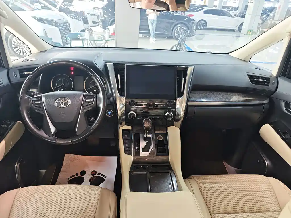 Toyota Vellfire — фото 8