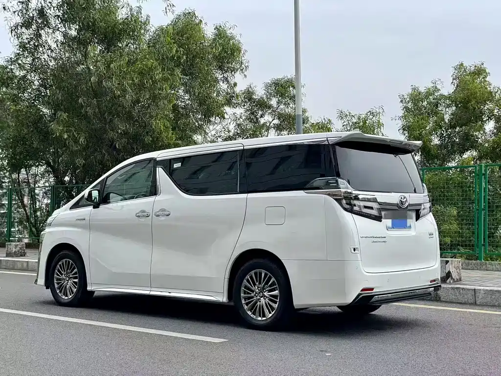 Toyota Vellfire — фото 3