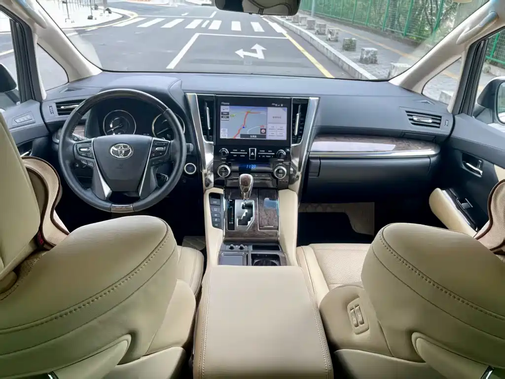 Toyota Vellfire — фото 5