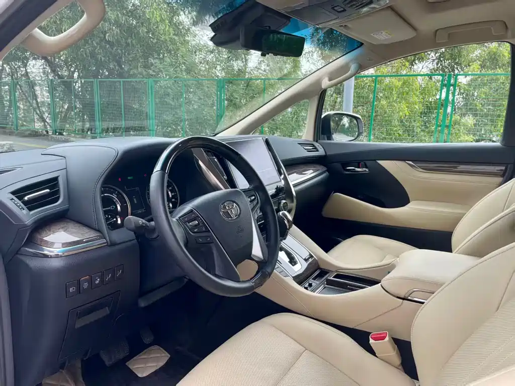Toyota Vellfire — фото 7