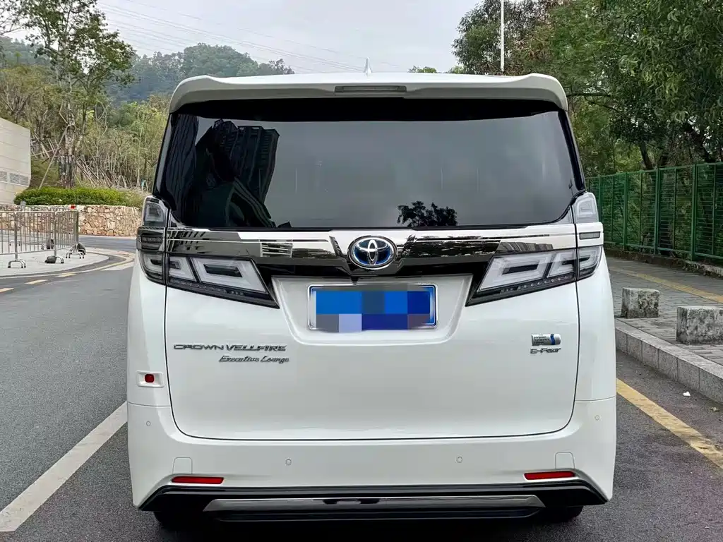 Toyota Vellfire — фото 9