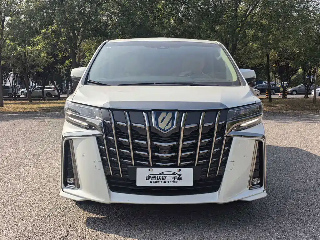 Toyota Alphard — фото 2