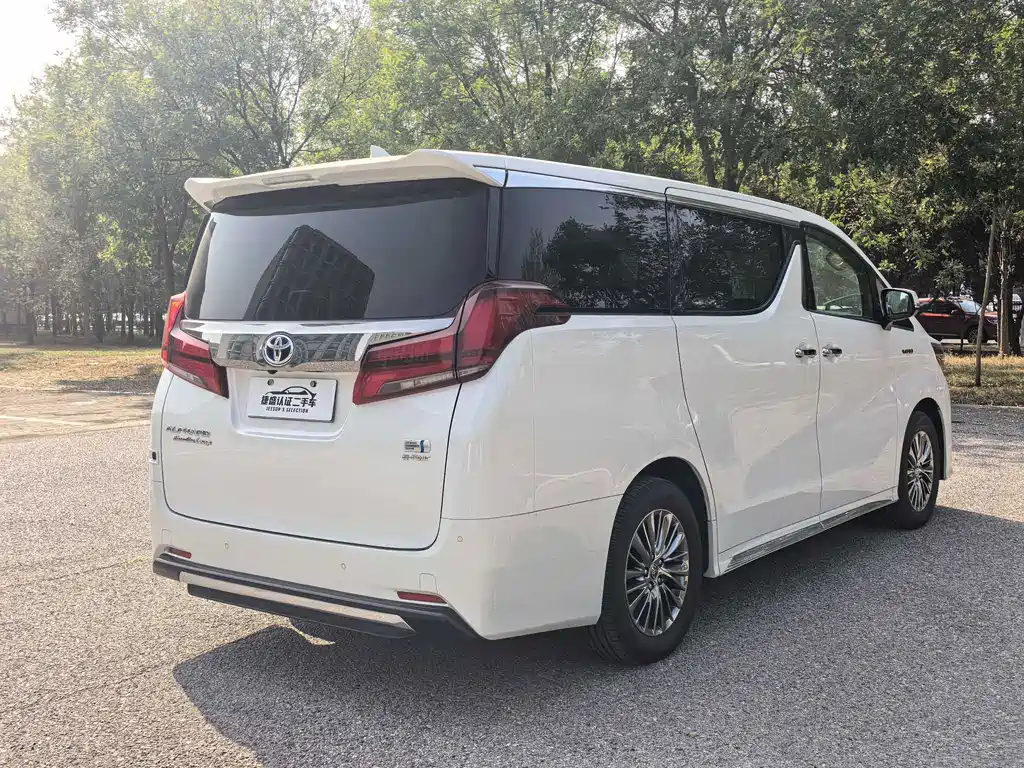 Toyota Alphard — фото 11