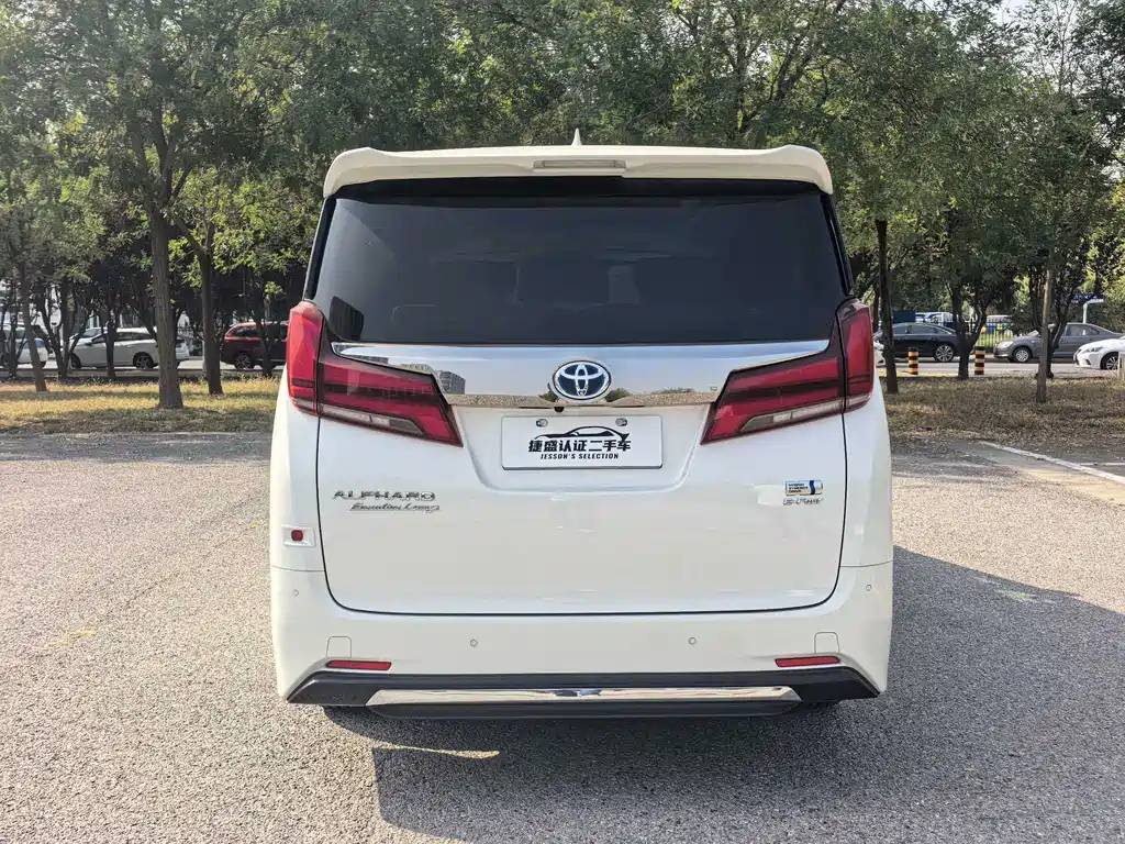 Toyota Alphard — фото 6