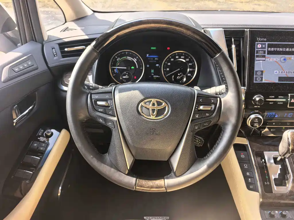 Toyota Alphard — фото 7