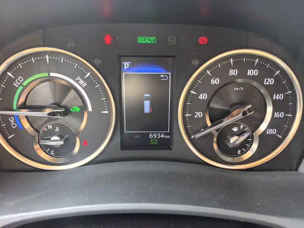Toyota Alphard — фото 8