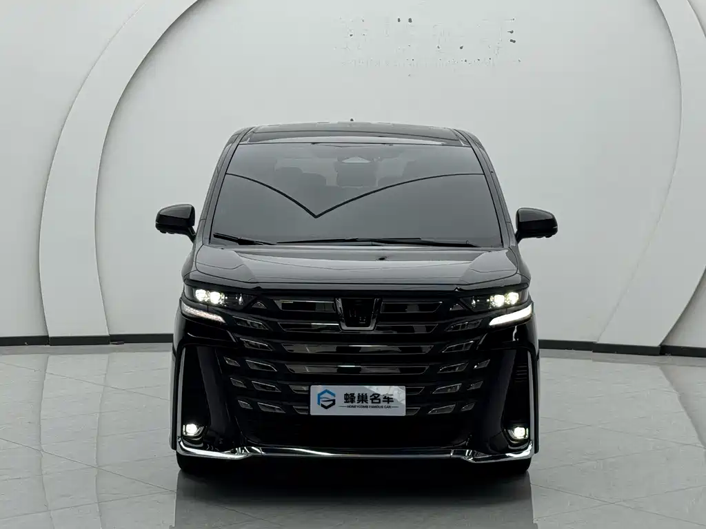 Toyota Vellfire — фото 2