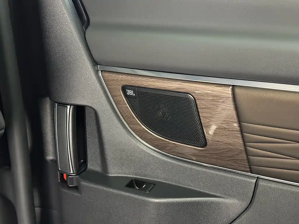 Toyota Vellfire — фото 16