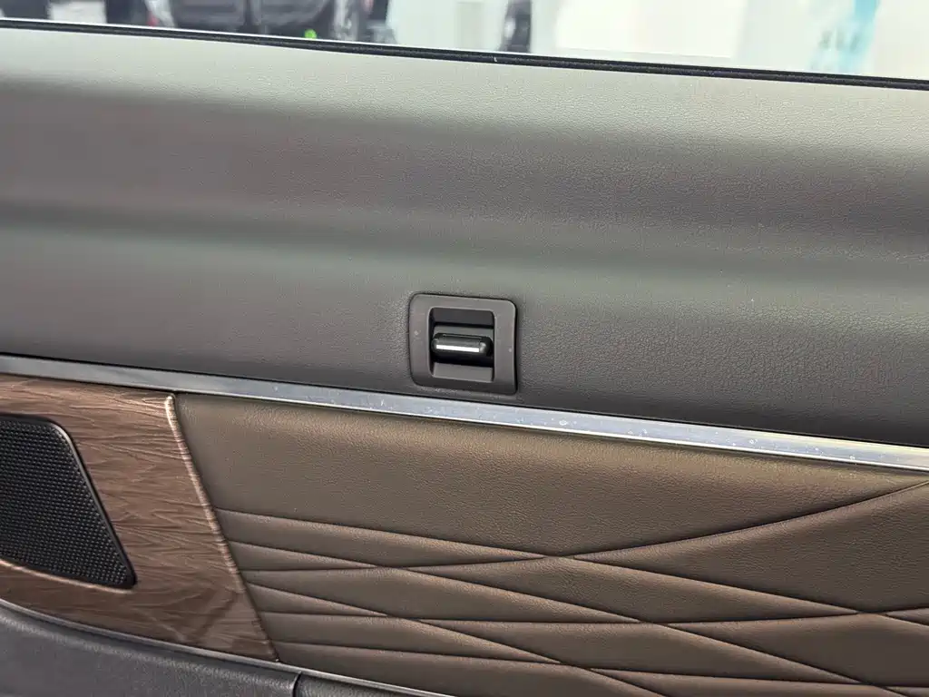 Toyota Vellfire — фото 17