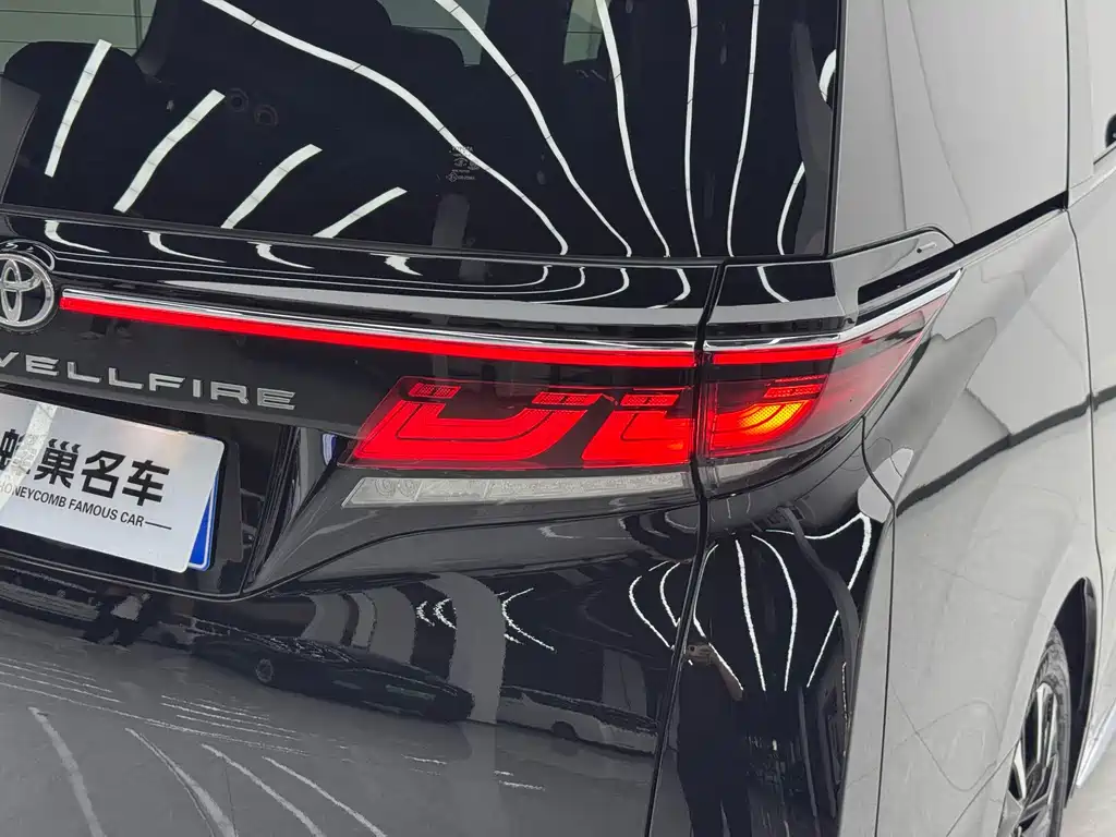 Toyota Vellfire — фото 31