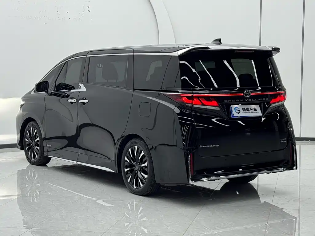 Toyota Vellfire — фото 32