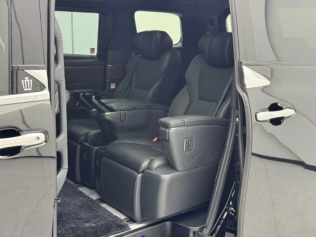 Toyota Vellfire — фото 8