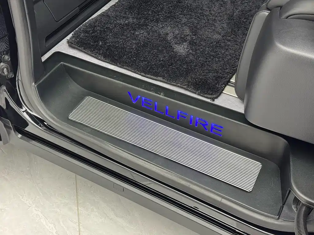 Toyota Vellfire — фото 10