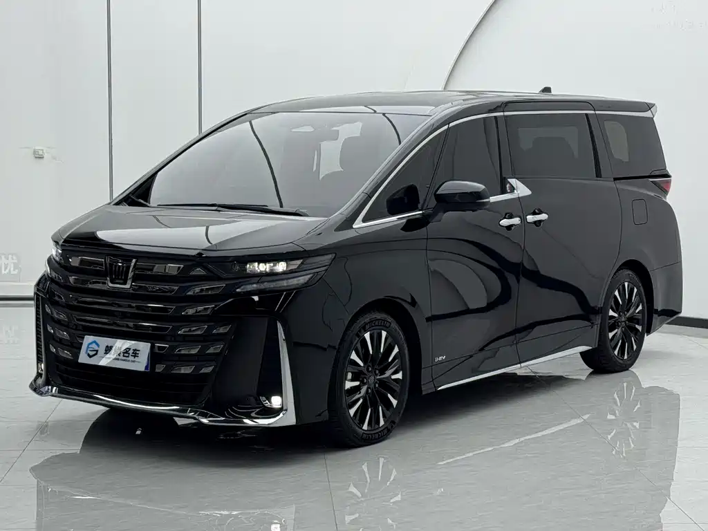 Toyota Vellfire — фото 1