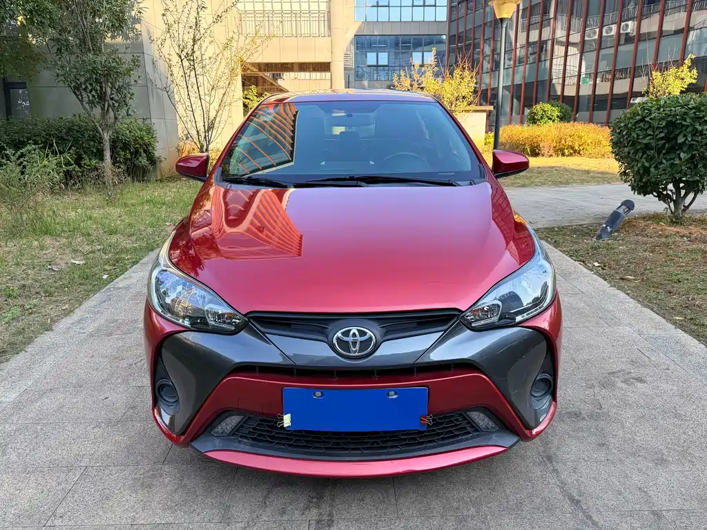 Toyota Yaris L — фото 2