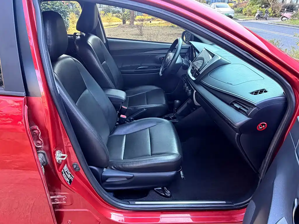 Toyota Yaris L — фото 14