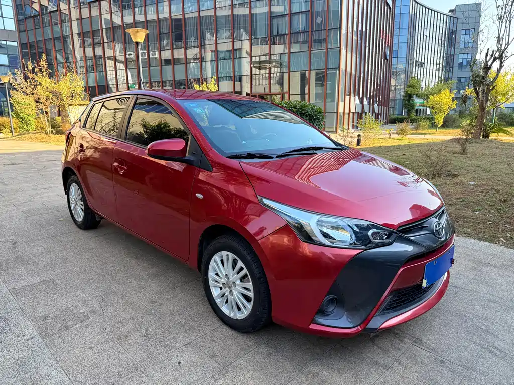 Toyota Yaris L — фото 3
