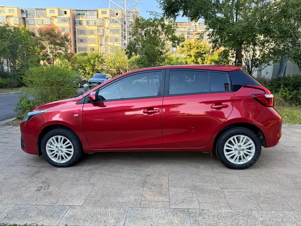 Toyota Yaris L — фото 4