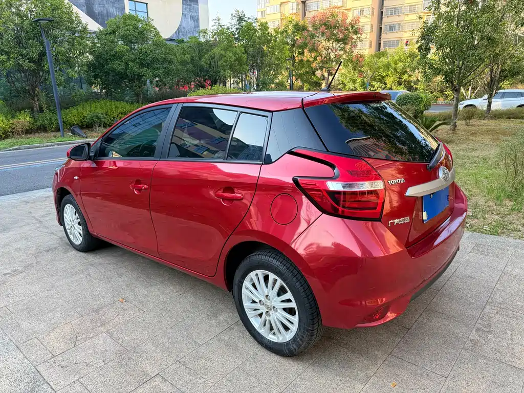 Toyota Yaris L — фото 5