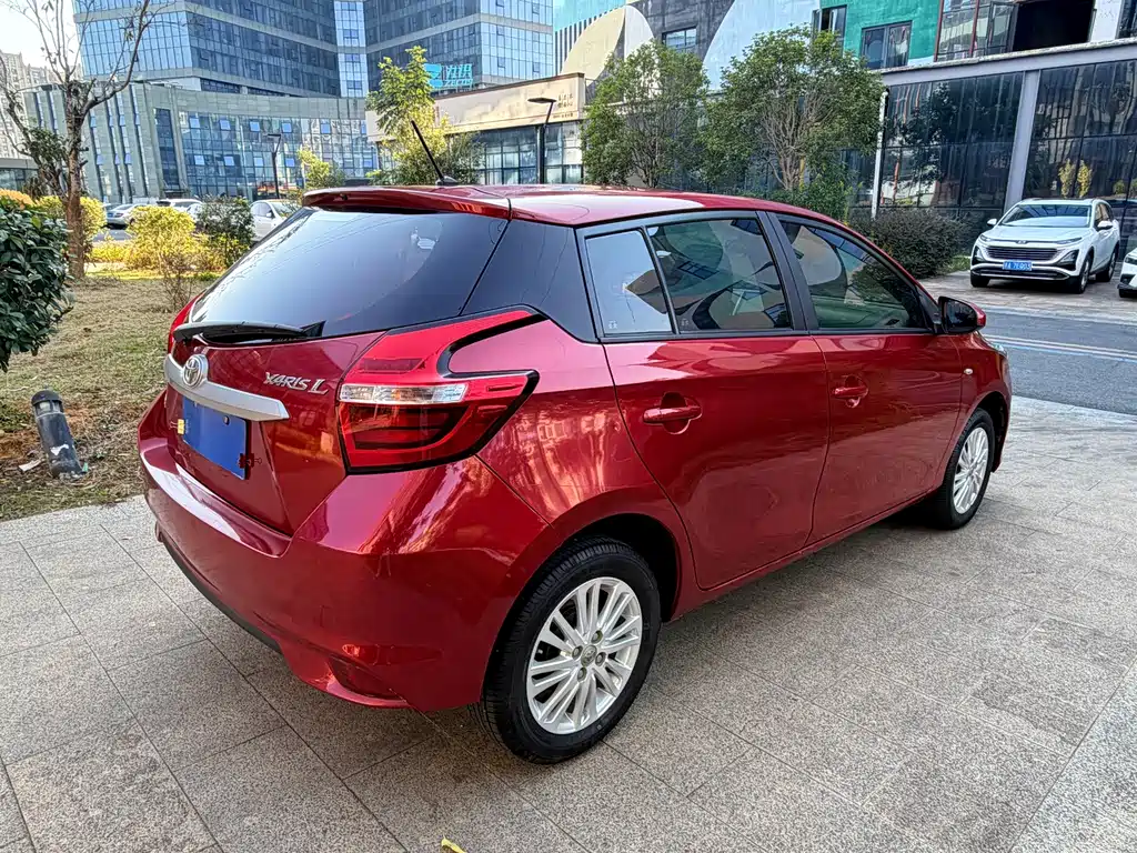 Toyota Yaris L — фото 6