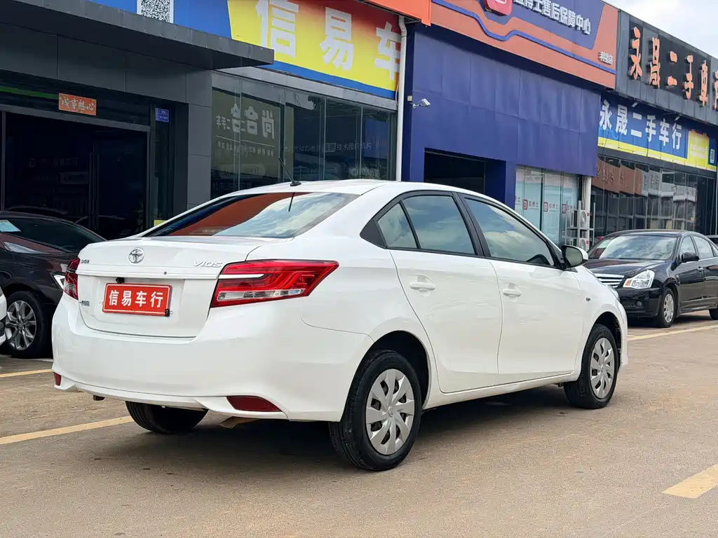 Toyota Vios — фото 4