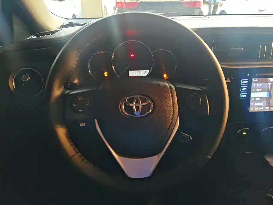 Toyota Corolla — фото 15