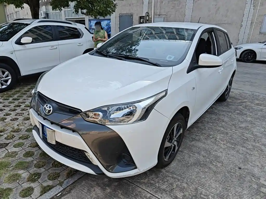 Toyota Yaris L — фото 2