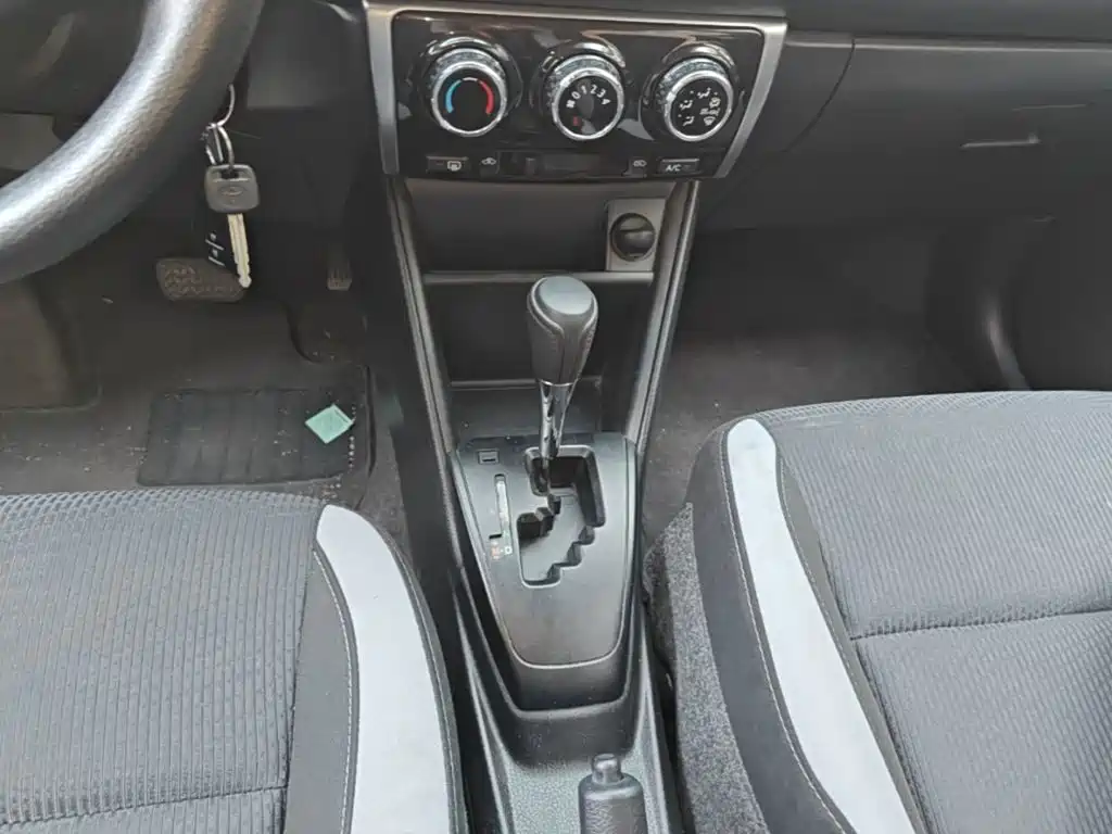 Toyota Yaris L — фото 13