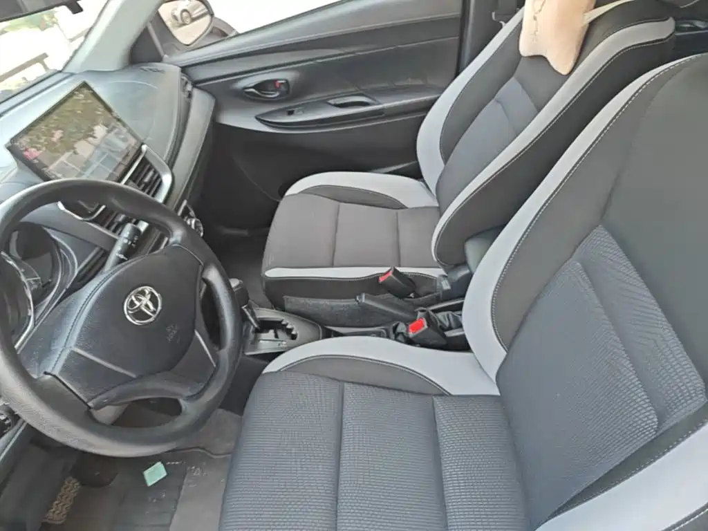 Toyota Yaris L — фото 15