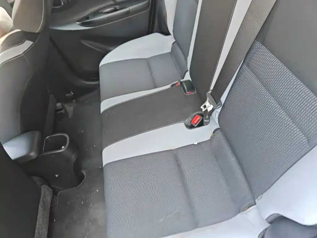 Toyota Yaris L — фото 17