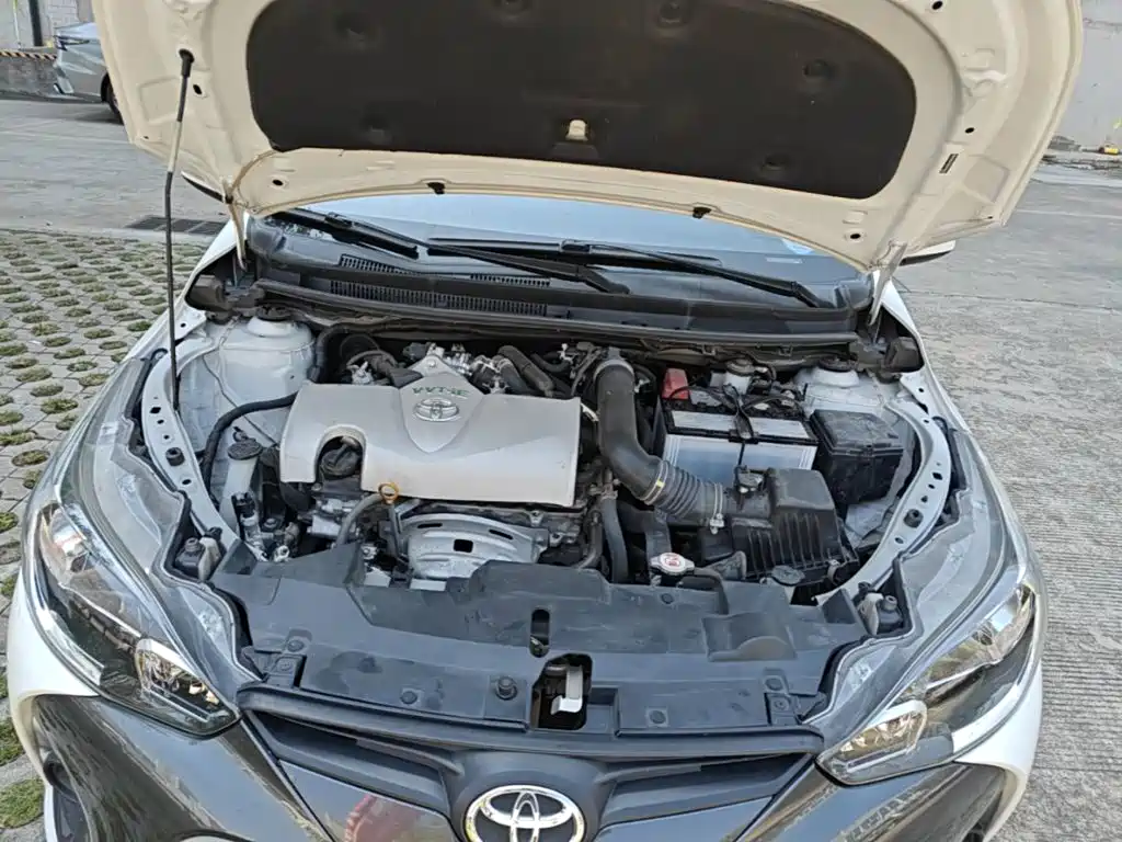 Toyota Yaris L — фото 20
