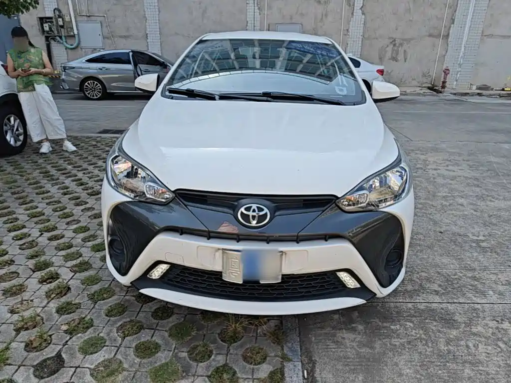 Toyota Yaris L — фото 3