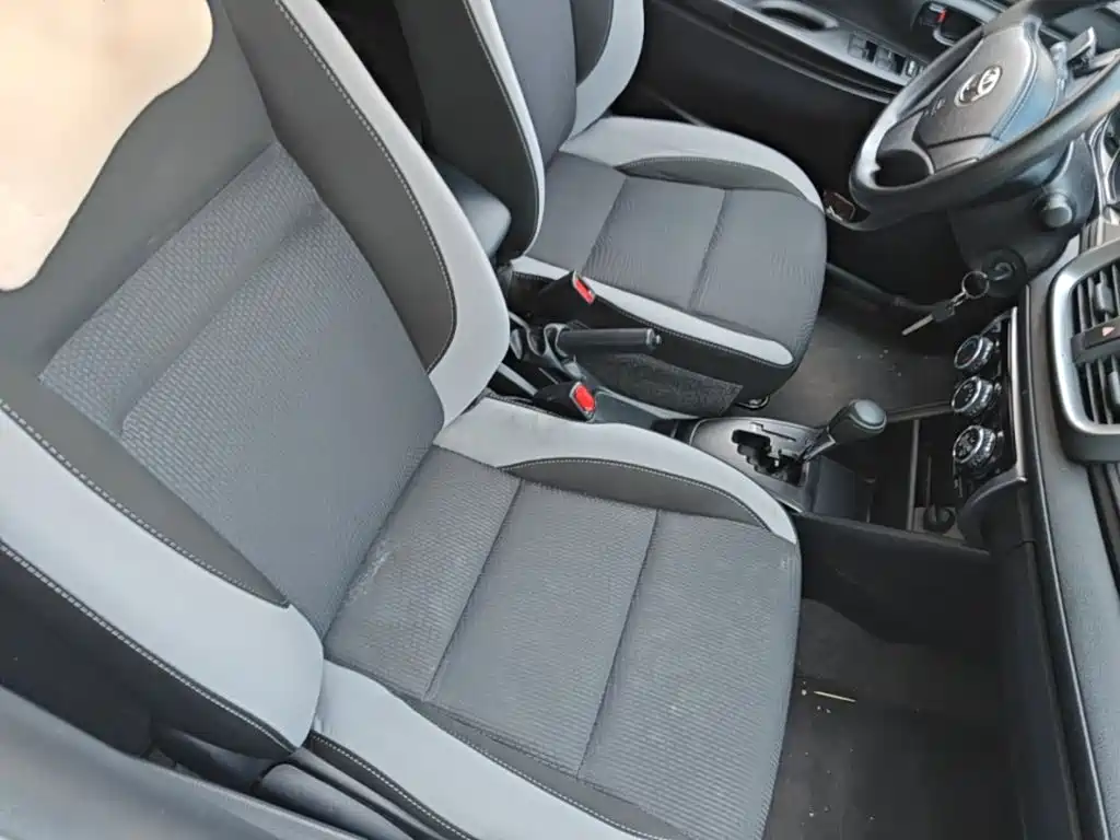 Toyota Yaris L — фото 25